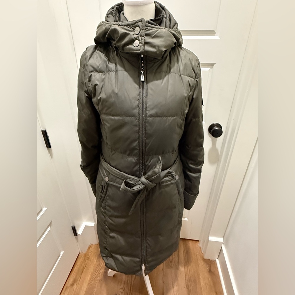 Ellen Tracy. Belted Pillow Puffer Coat. Camo Green. Size Small.